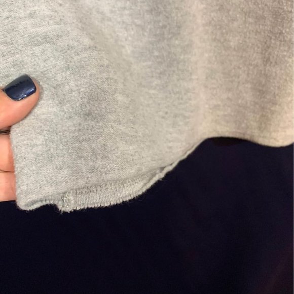 American Eagle sweatshirt. Size L. St. Moritz Le Club De Ski. raw hem. - Picture 5 of 5